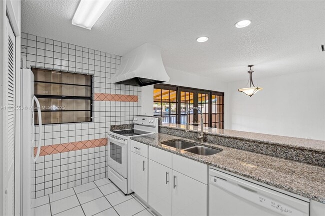 Building Photo - 7003 Crown Gate Ct