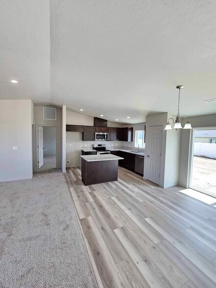 Building Photo - 722 E Cascade St