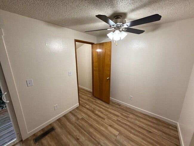 Building Photo - 673 Glen Creek Rd NW