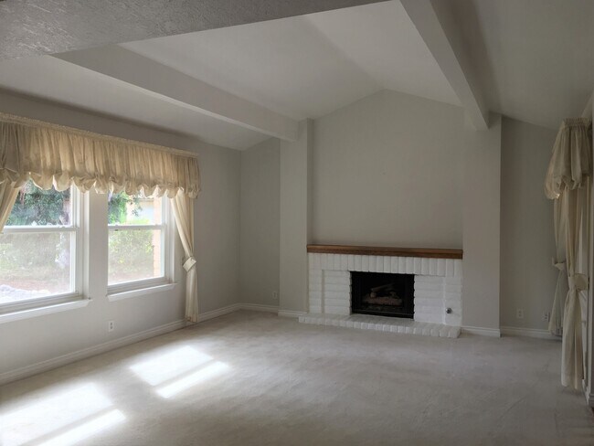 Building Photo - 3317 Vista Rocosa