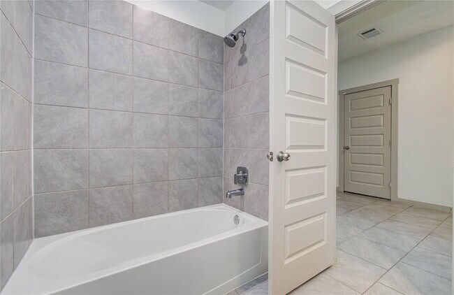 Building Photo - Natchez Trace, Fresno, TX 77545 - 4 BR 2 BA single-family home