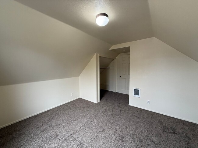 Building Photo - $500 Off Move In Costs!! Updated Farm House