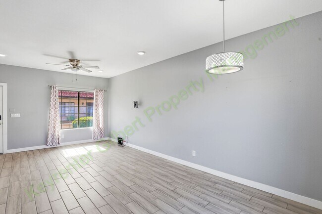 Building Photo - Charming Townhome Living in the Heart of Chandler – Community Pool & Prime Location!