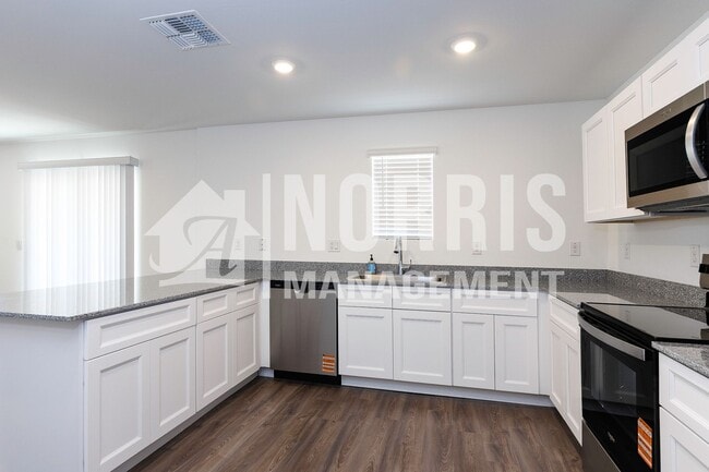 Building Photo - Brand New Beautiful Large Single Story Home