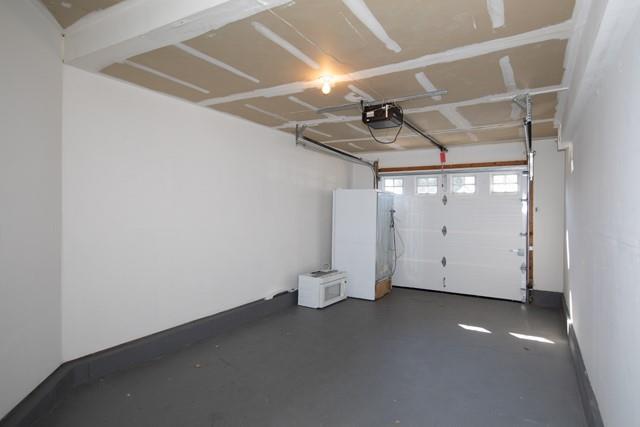 Building Photo - 260 Village Green Dr