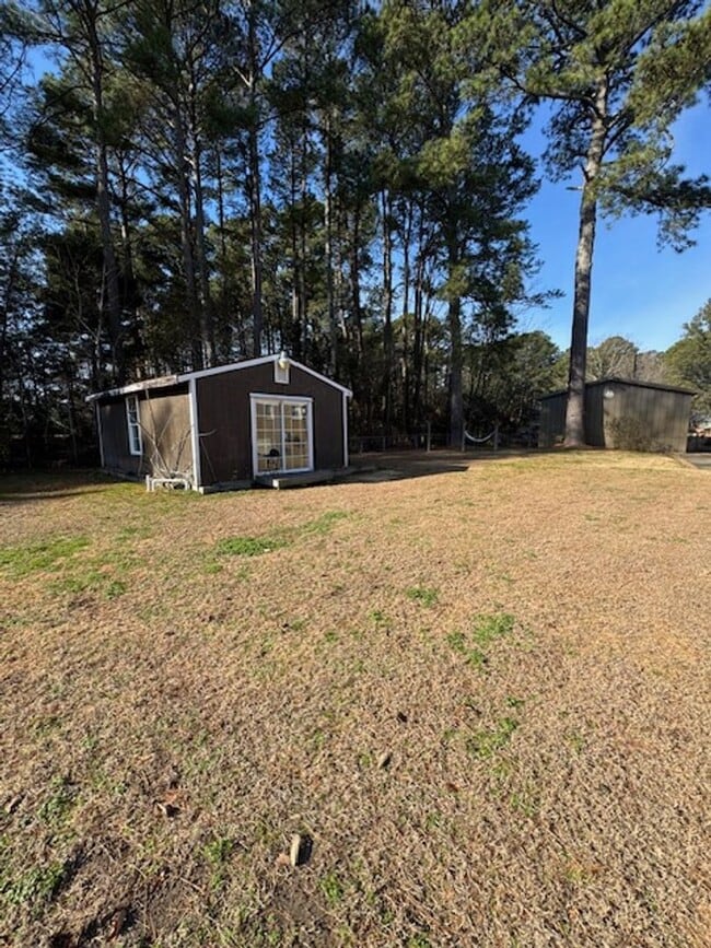 Building Photo - 404 Todd Dr