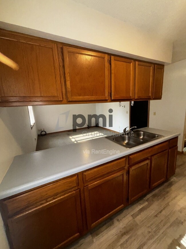 Building Photo - 1103 6th St