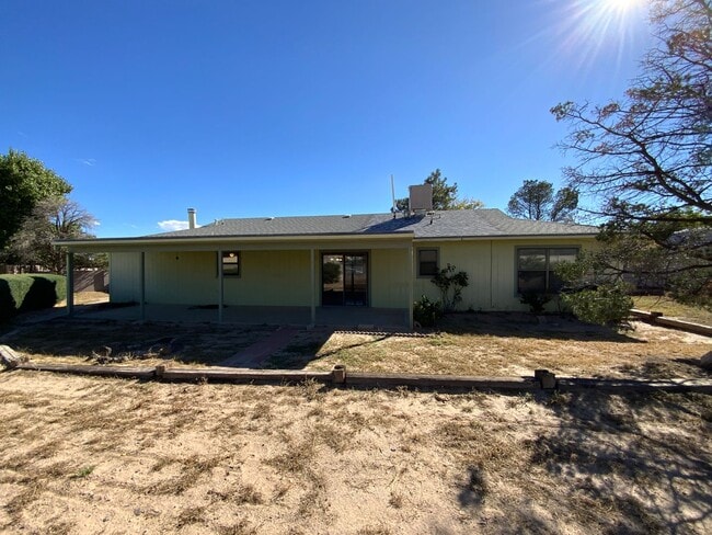 Building Photo - 3 Bedroom Single Story Home Available Near...