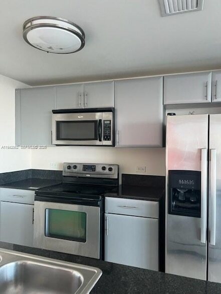 Building Photo - 1861 NW S River Dr