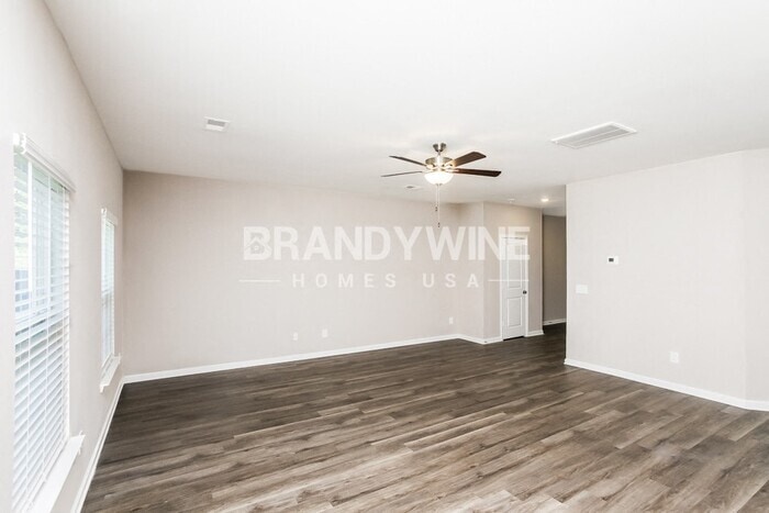 Building Photo - 506 Glenmanor Dr