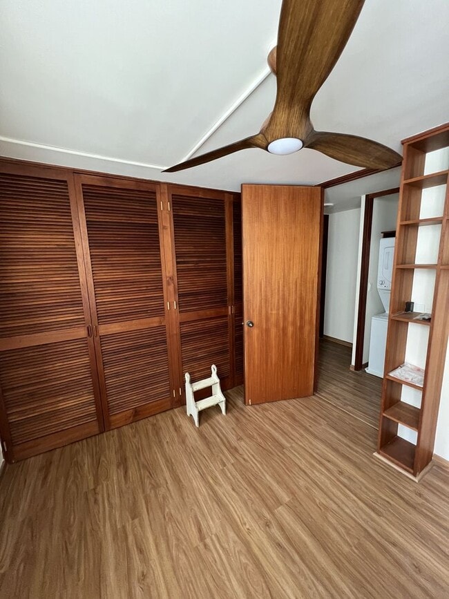 Building Photo - 1521 Punahou St