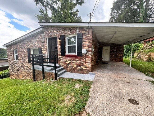 Building Photo - Available for Immediate Move In - 4 Side B...