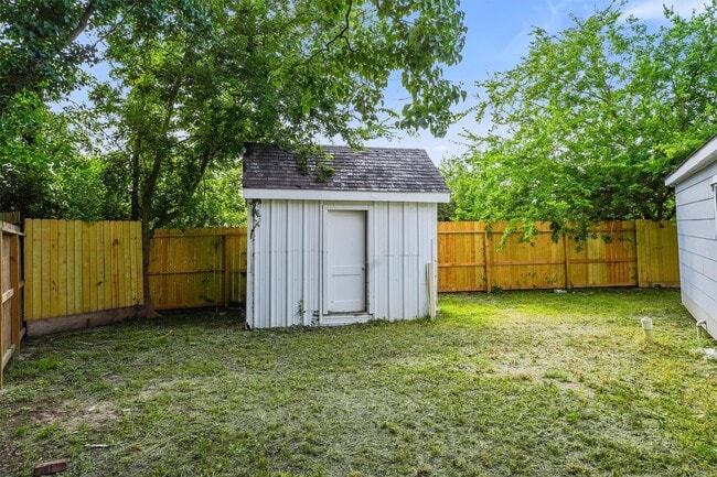 Building Photo - 1615 Hiller St