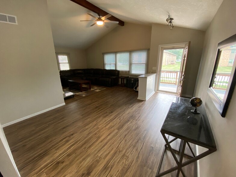 Building Photo - 606 E Jasper St