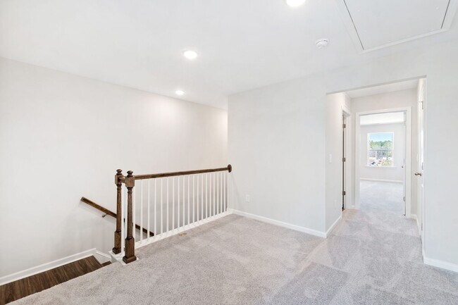 Building Photo - Luxurious 3-Bedroom Townhome Living in the...