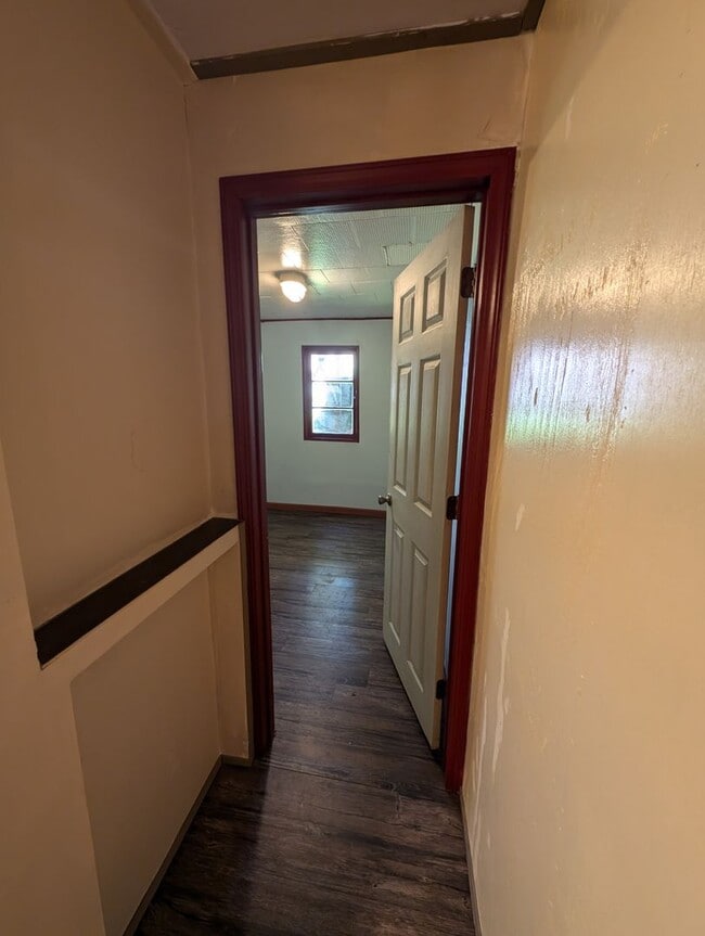 Building Photo - A Quarky Bremerton Original! Tons of Space...