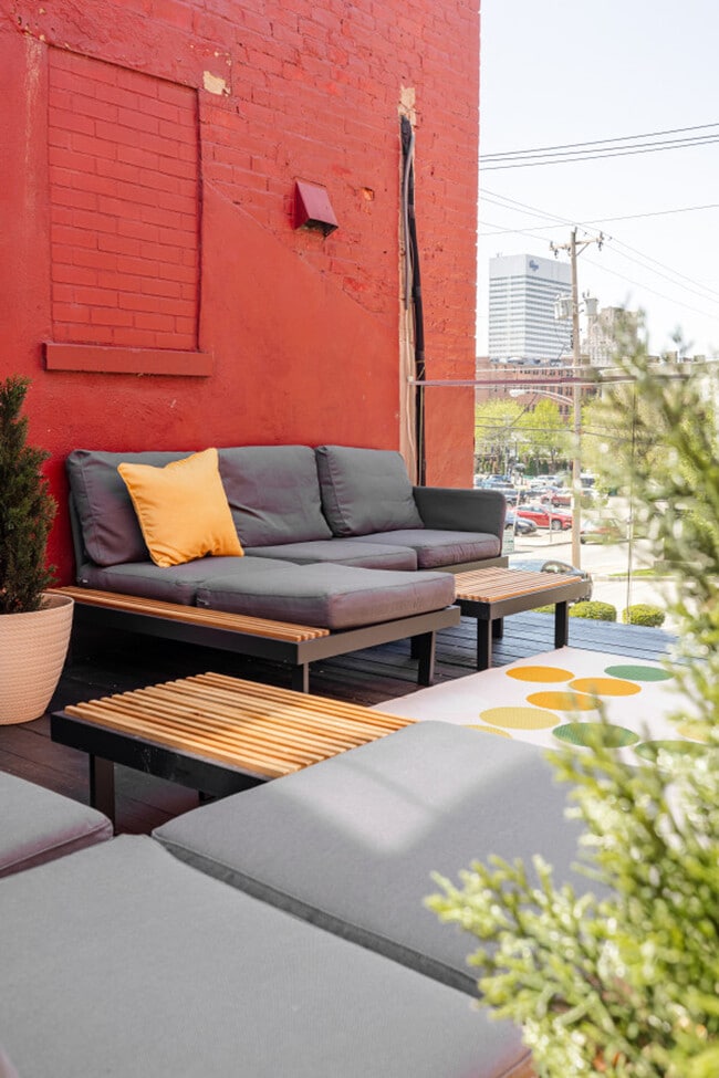 Building Photo - 1304 Broadway-ID1056031P