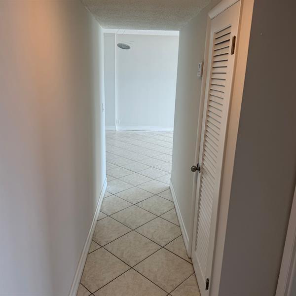 Building Photo - 1455 N Treasure Dr