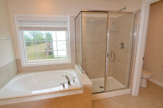 Building Photo - 8 Spicebush Ct