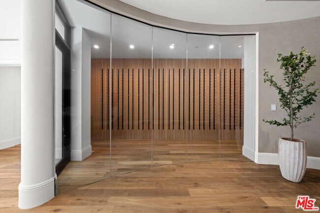 Building Photo - 616 N Alpine Dr