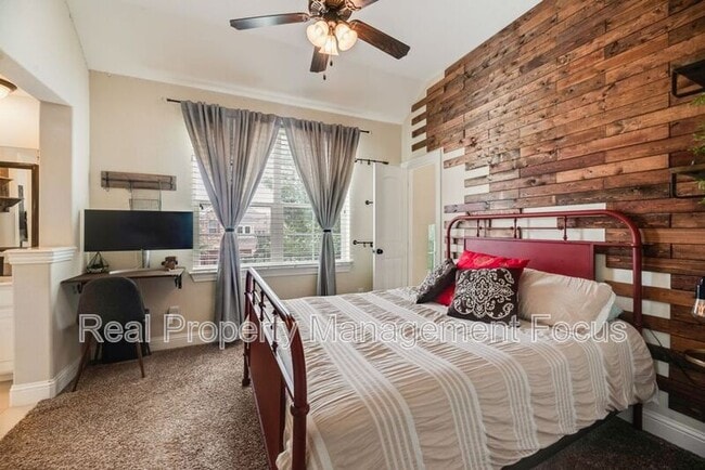 Building Photo - 3625 Funston Dr