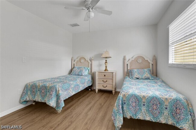 Building Photo - 2772 Riverview Dr