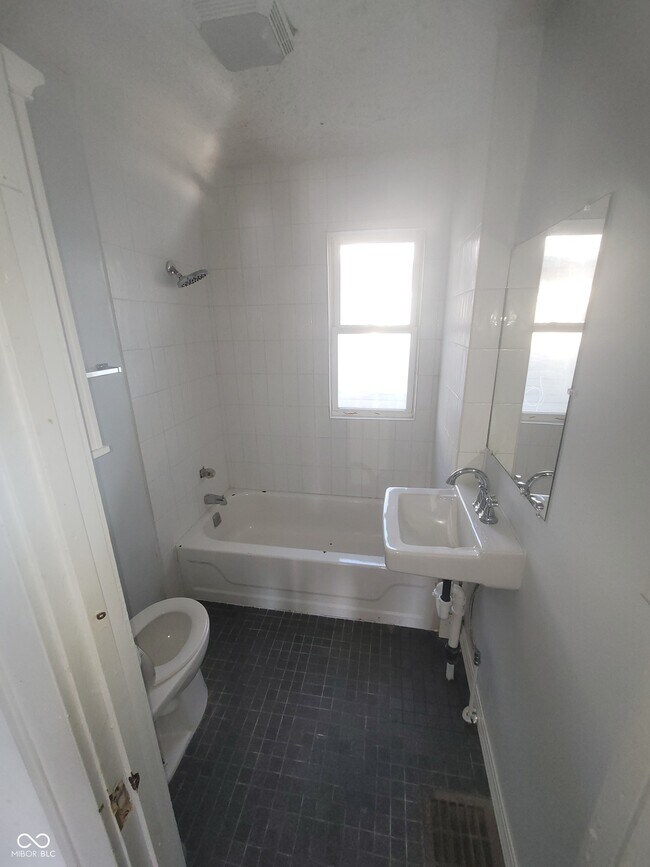 Building Photo - 2949 Adams St