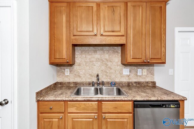 Building Photo - 126 Herrick Dr SW