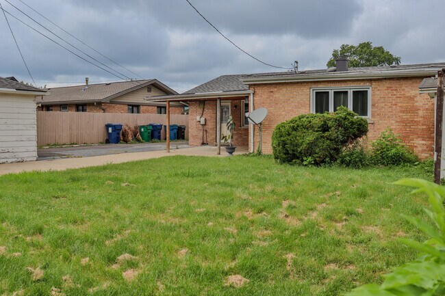Building Photo - 7119 Stanford Dr