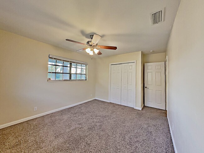 Building Photo - 631 S Crescent Dr