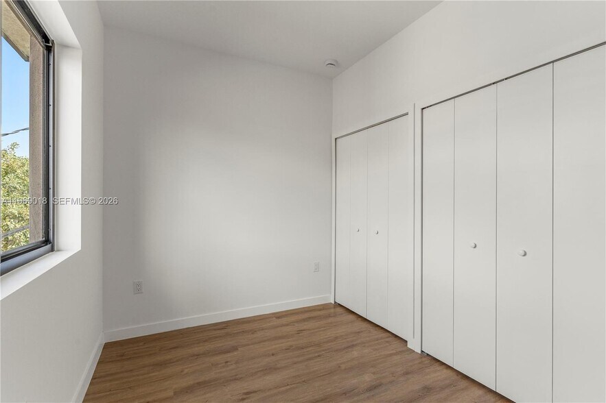 Building Photo - 408 NE 1st Rd