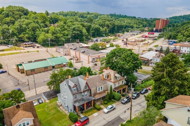Building Photo - 133 Glenmore Ave