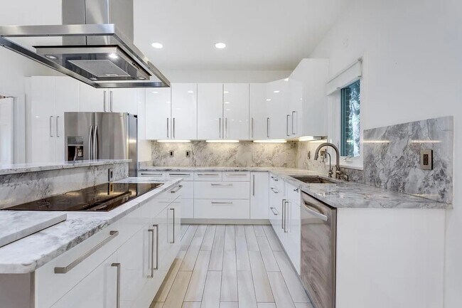 Building Photo - 4611 Charleston Terrace NW