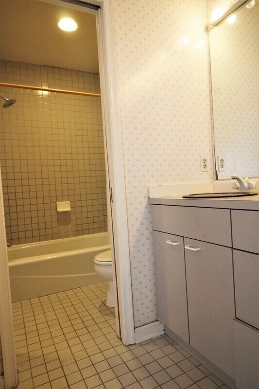 Building Photo - 1513 Bolton St