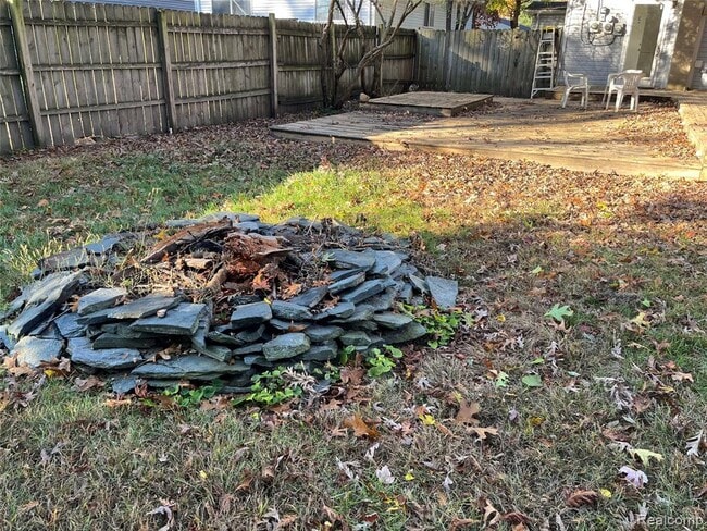 Building Photo - 5868 N Linville St