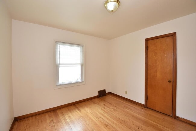 Building Photo - 3115 Lasalle St