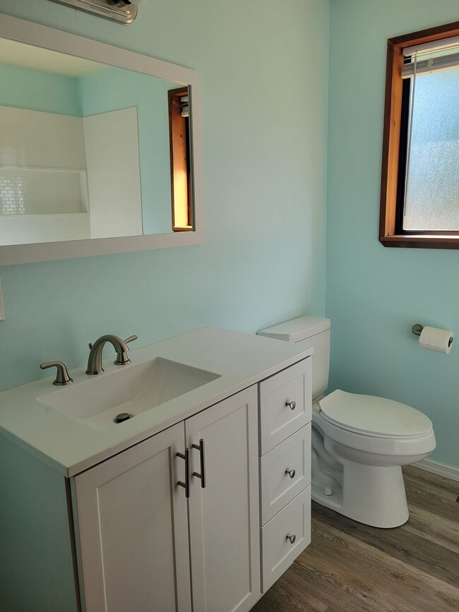Building Photo - Cozy 2 bedroom Cottage on Acreage in Port ...