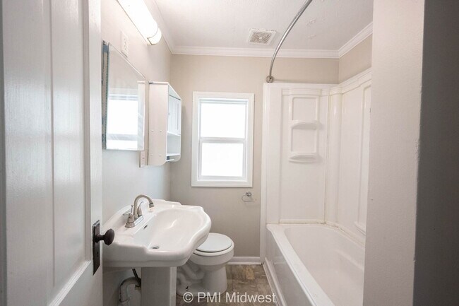 Building Photo - 411 S East St