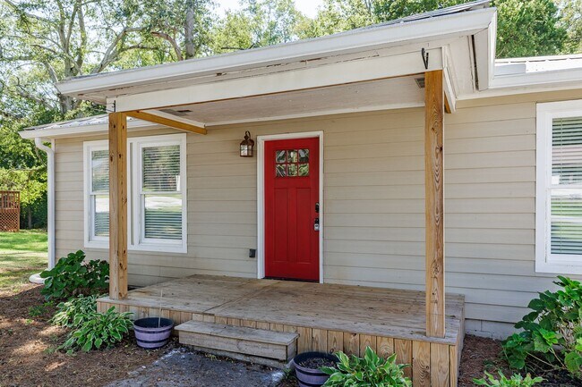 Building Photo - Beautiful Ranch Home in Prime Jefferson Location – Pet Friendly!