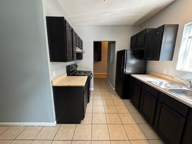 Building Photo - Near Eastside 3 Bedroom 2 Bath with Central air