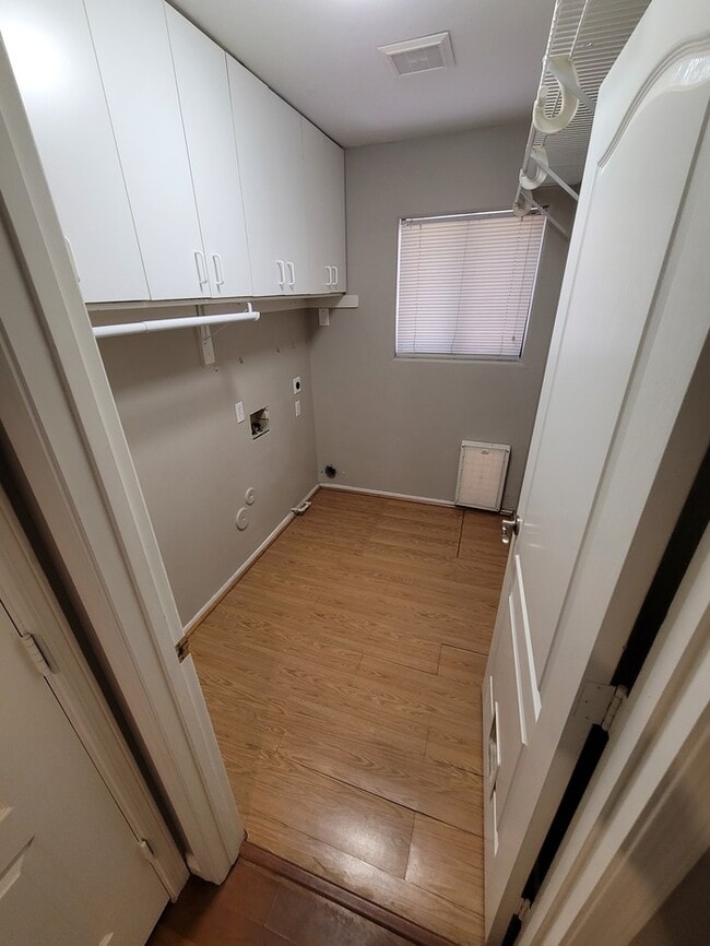 Building Photo - Two story 4/3 for rent in NE Phoenix