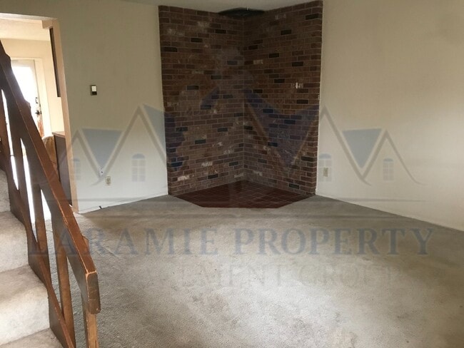 Building Photo - 3-Bedroom Townhome with Fenced Yard & Detached Garage