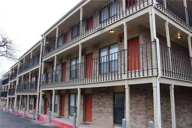 Primary Photo - 3000 Guadalupe St