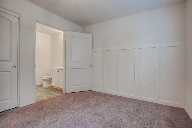 Building Photo - Beautiful 4 Bedroom Townhome! Built in 202...