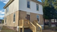 Building Photo - 4 Bedroom 1 Bath House Available to Rent f...