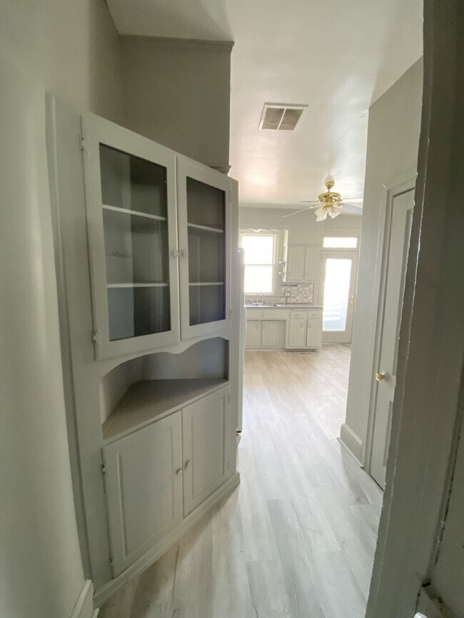 Building Photo - 3 Bedroom Duplex