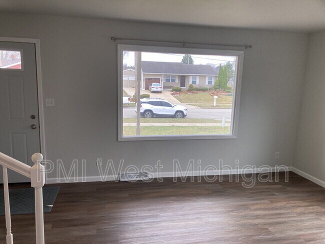 Building Photo - 2359 Barberry Dr SW