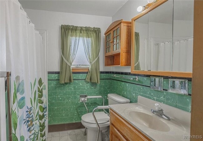 Building Photo - 1088 98th St