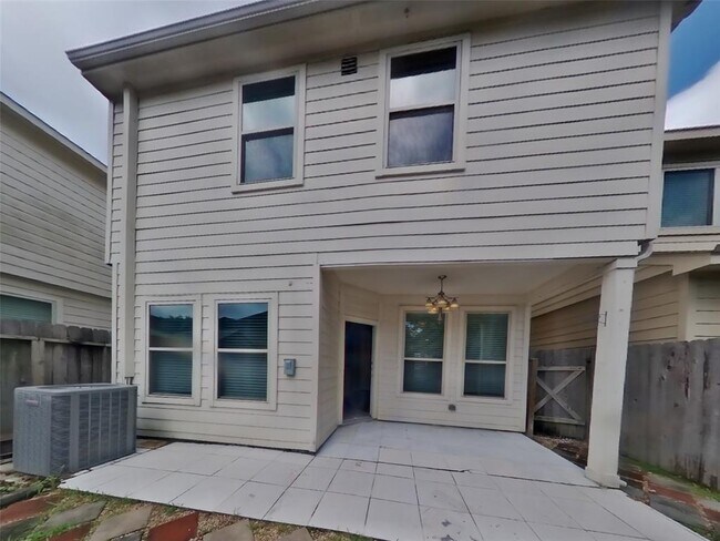 Building Photo - 13406 Holly Vista Dr