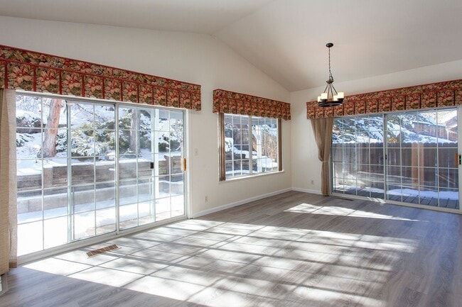 Building Photo - 3654 Hemlock Way